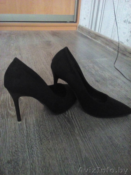 Обадленные по своей красоте замшевые туфли на шпильке.Восток.Орловская,61 - Изображение #1, Объявление #1570468