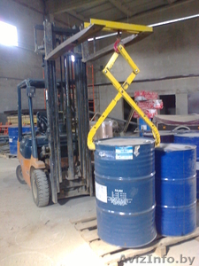 Захват для перемещения 200 литровых бочек  .